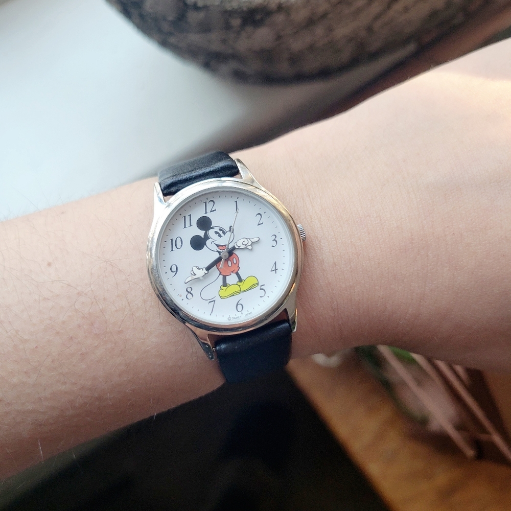 Vintage Disney Mickey Mouse Classic Silver & Black Leather Watch